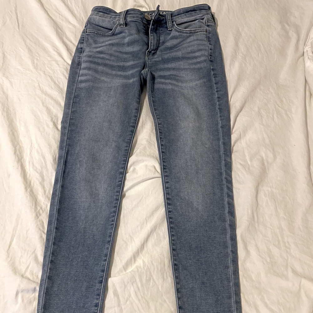 AMERICAN EAGLE JEANS